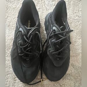 Adidas Men’s Black Athletic Sneakers size 6.5